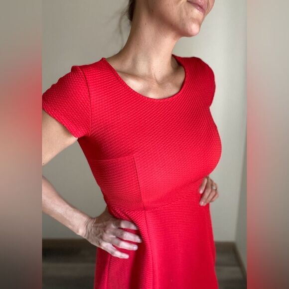 H&M Fit And Flare Dress Red Flattering Stretchy Holiday Party - Picture 3 of 11